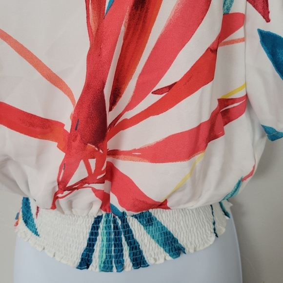 Jealous Tomato NWOT Women's Small Cold Shoulder Blouse White Tropical Floral Top - Picture 2 of 9